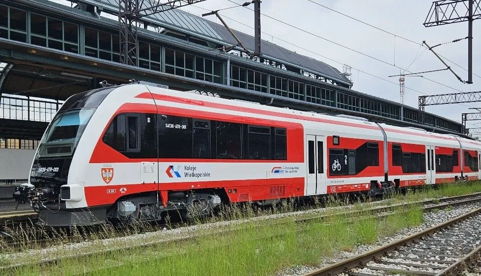 Pojazd ATR przed halą serwisową