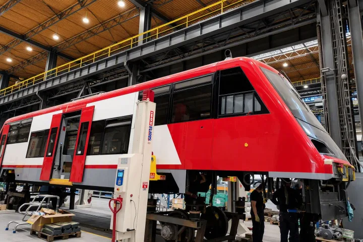 Autobus szynowy SA108 po naprawie