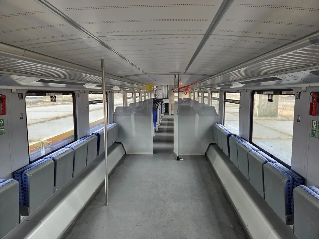 Przestrzeń pasażerska wagonu piętrowego